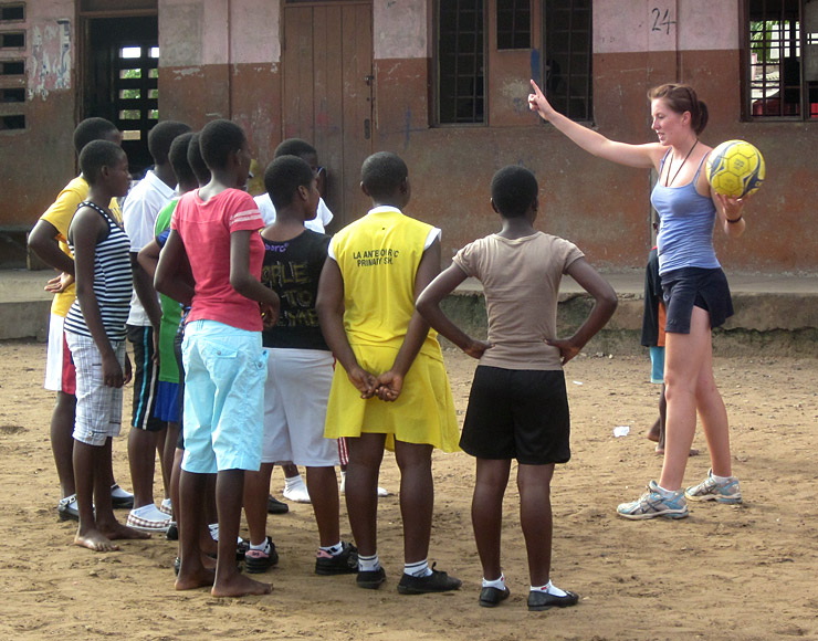 Coach Netball to Kids in Ghana