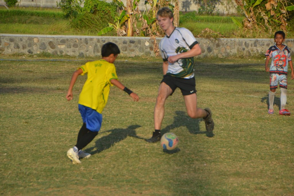International volunteer coaching sport in Bali